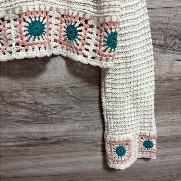Sincerely Jules White Crochet Granny Square Bell Sleeve Cropped Sweater - Picture 2 of 5